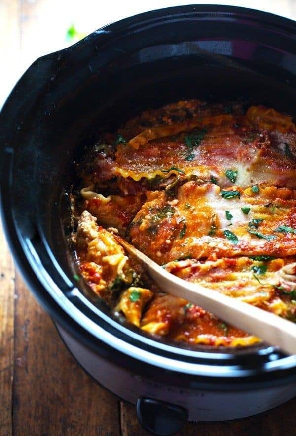 Super Easy Skinny Veggie Crockpot Lasagna - a handful of simple ingredients for a healthy family dinner. | https://monster-nights.today