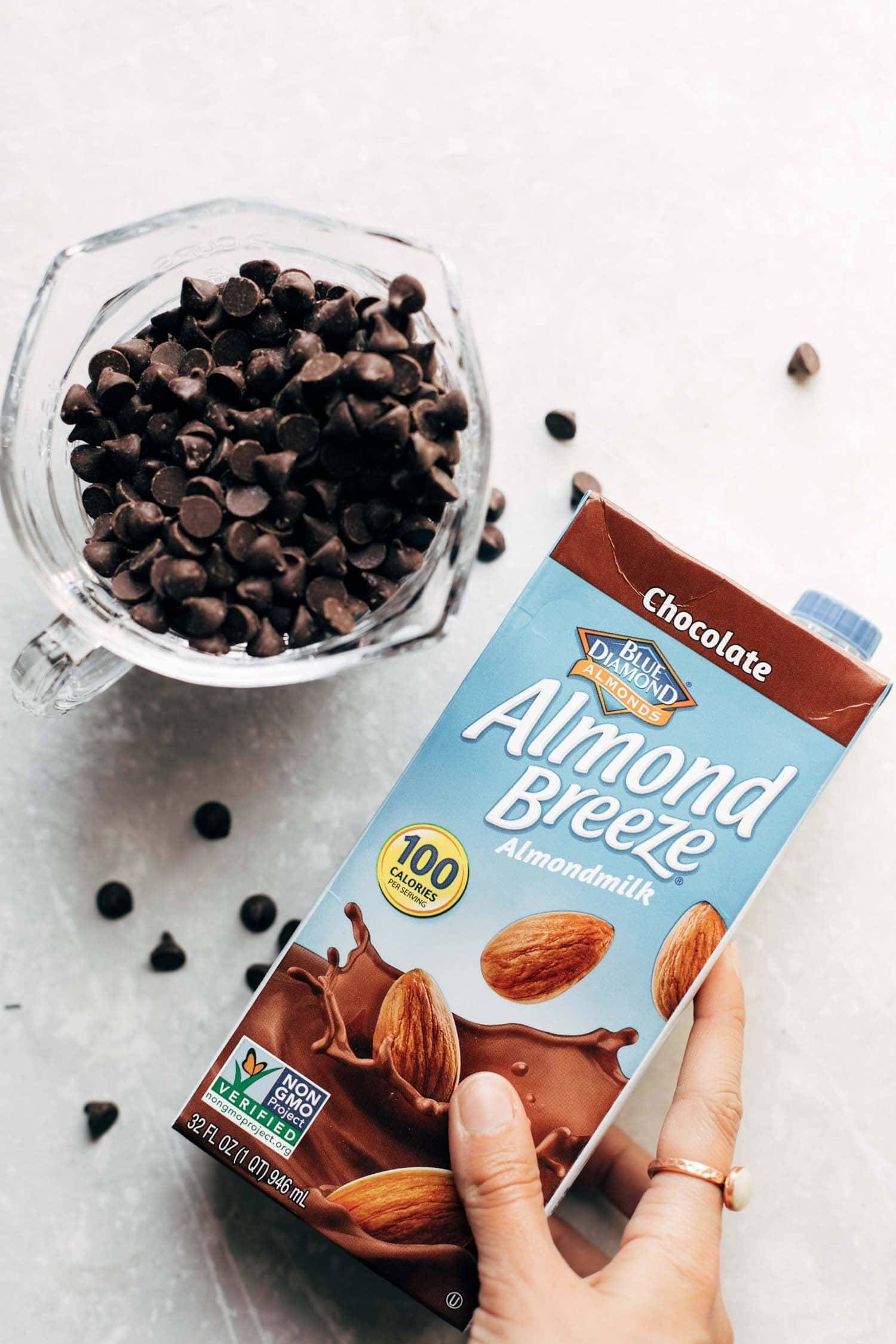 This no-bake vegan chocolate pie only requires five ingredients! Kinda like a French Silk Pie, but better for you. Vegan / Dairy Free / Gluten Free | pinchofyum.com