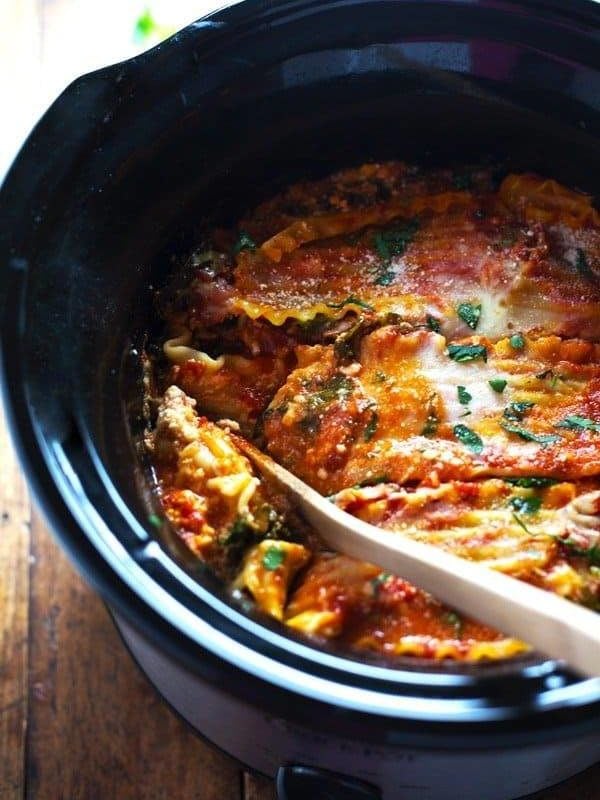 Super Easy Skinny Veggie Crockpot Lasagna - a handful of simple ingredients for a healthy family dinner. | https://monster-nights.today